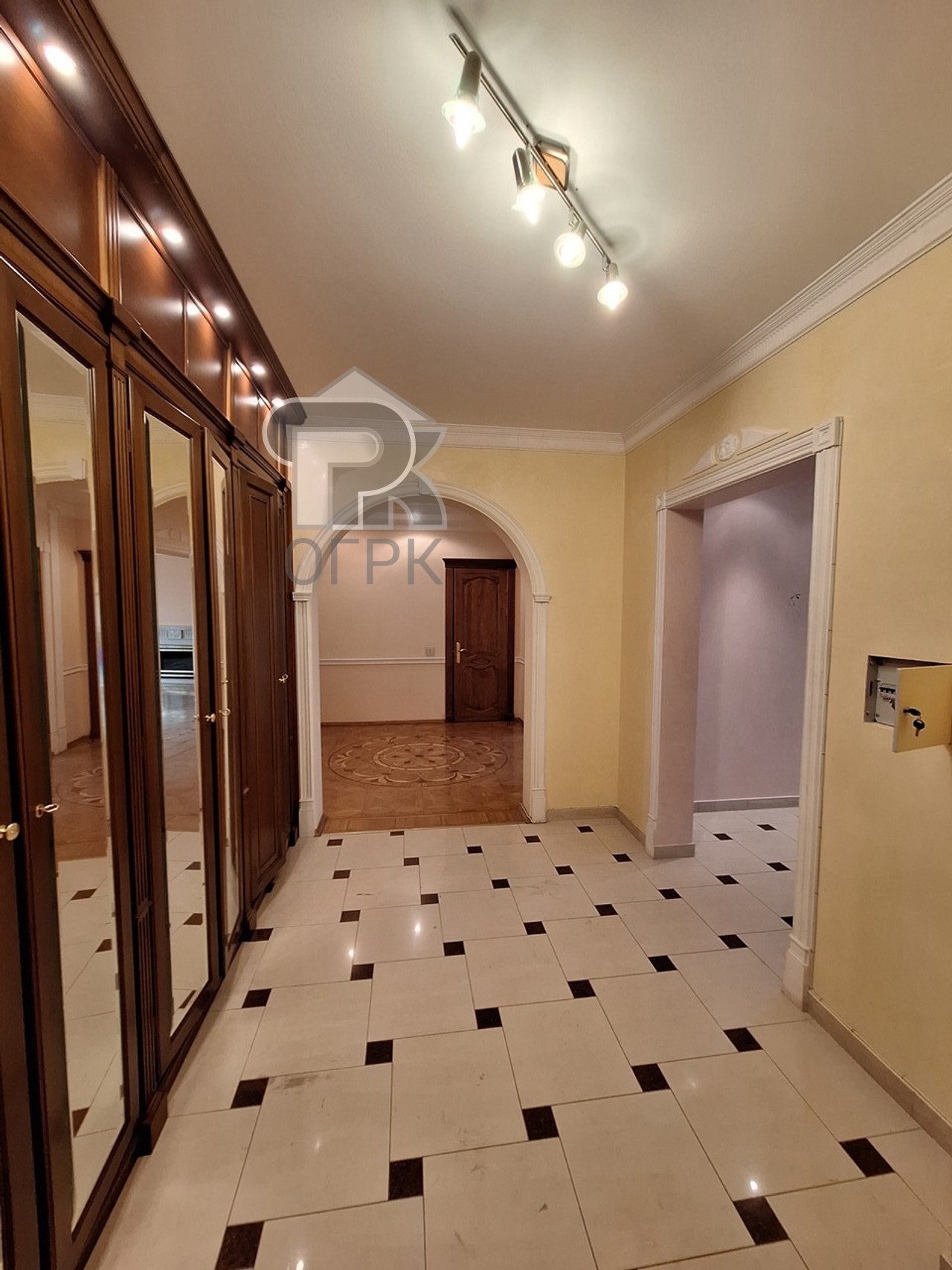 Купить 4-комнатную квартиру, №369192