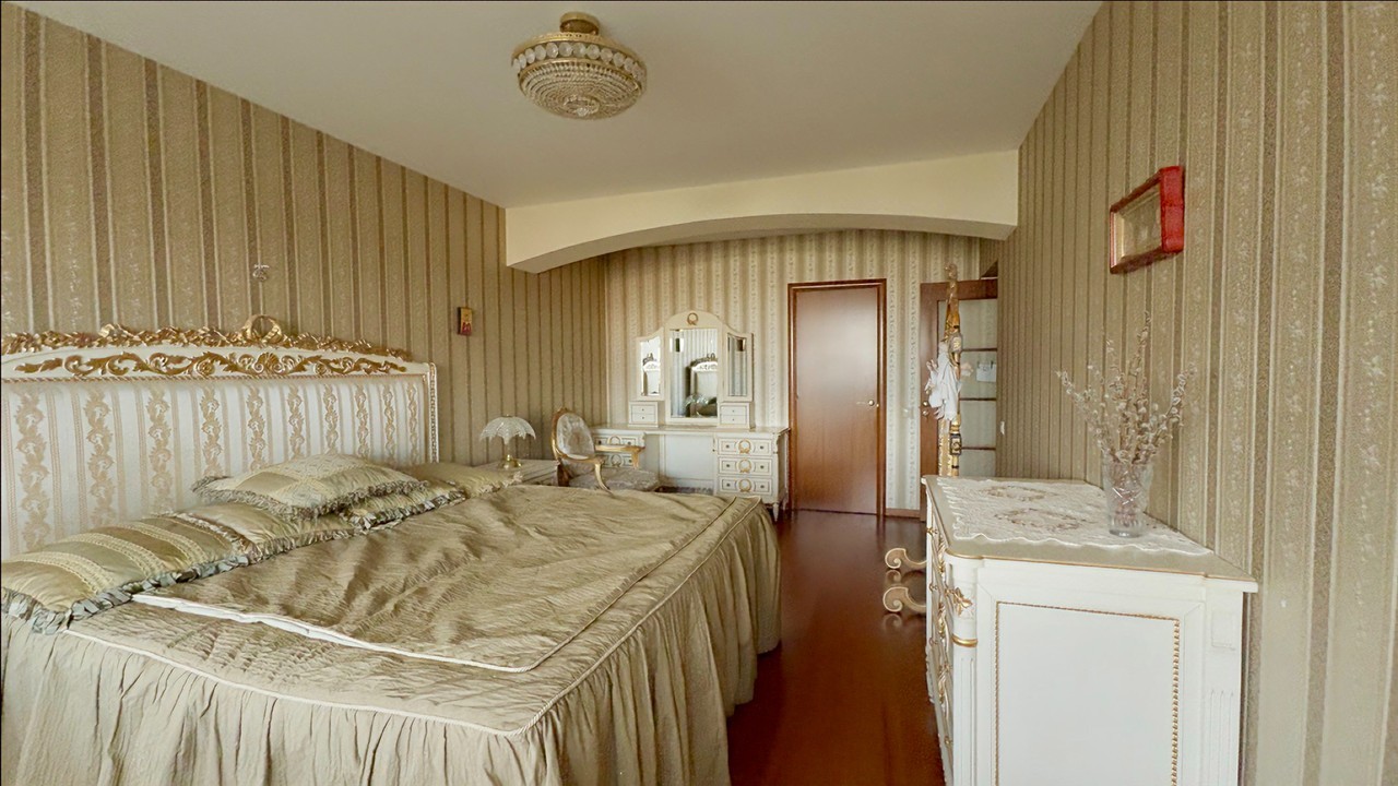 Купить 5-комнатную квартиру, №377231