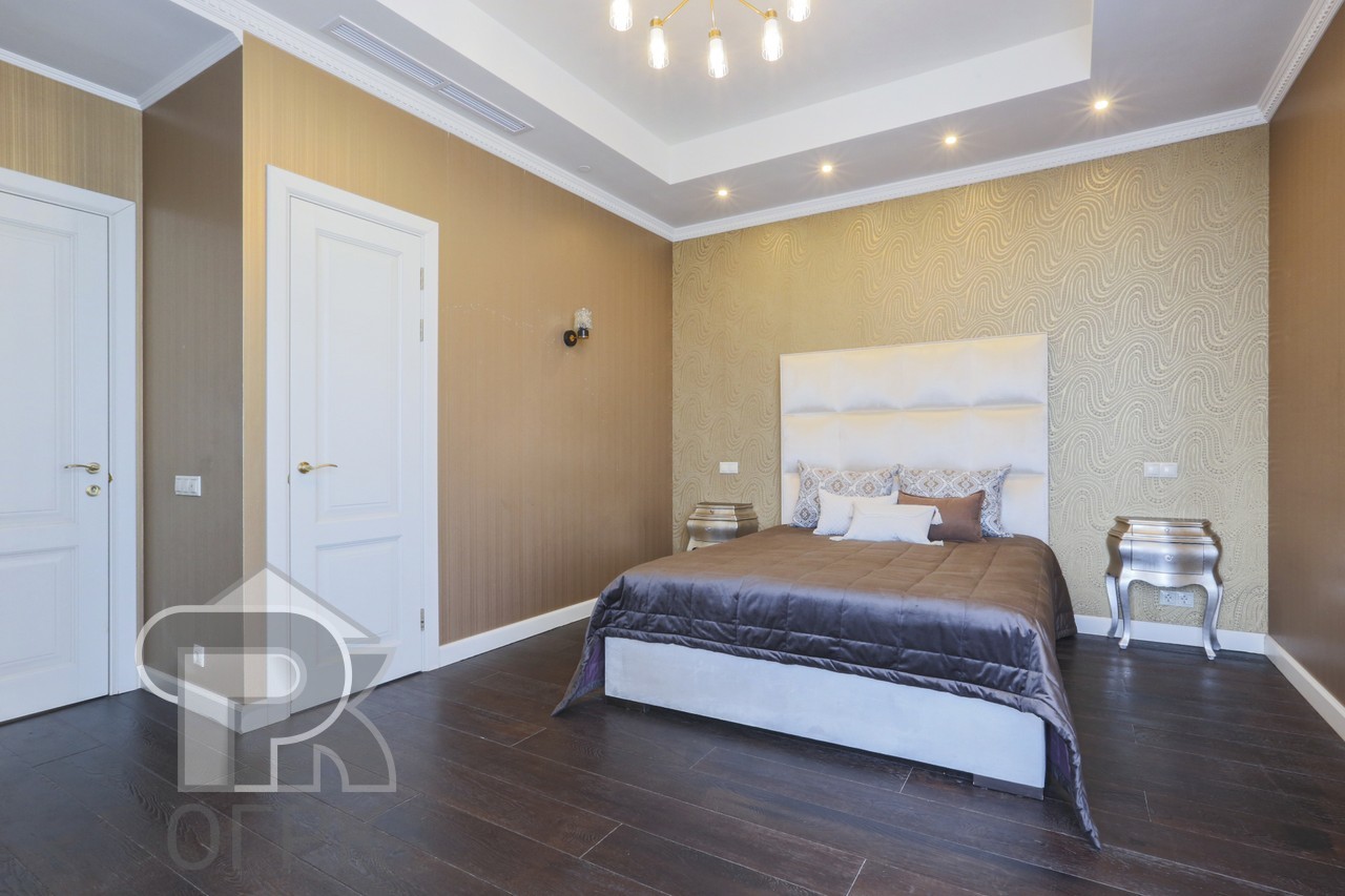 Купить 4-комнатную квартиру, №387262