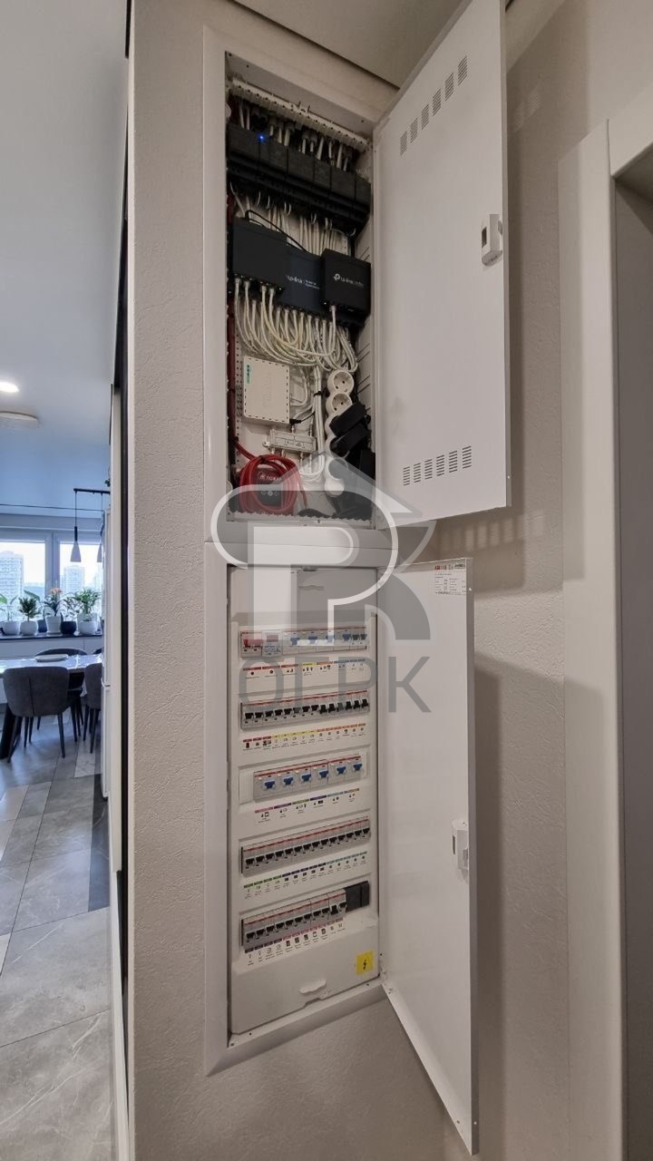 Купить 4-комнатную квартиру, №389162