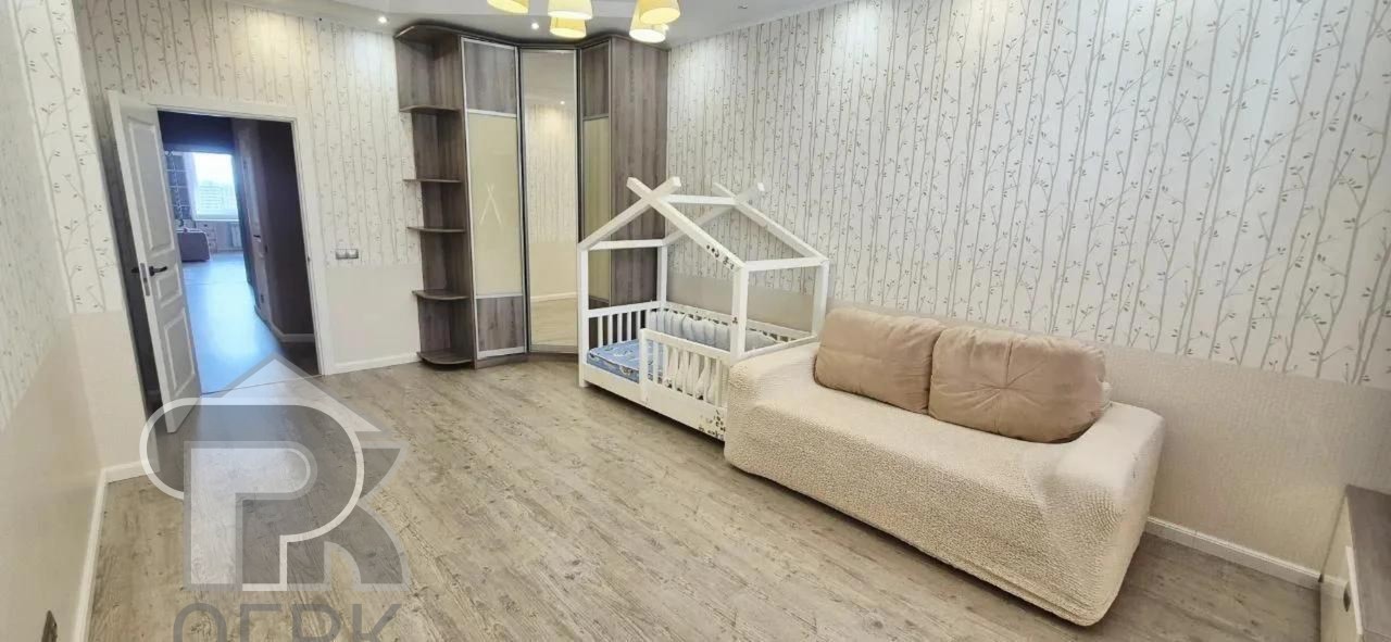Купить 4-комнатную квартиру, №392179