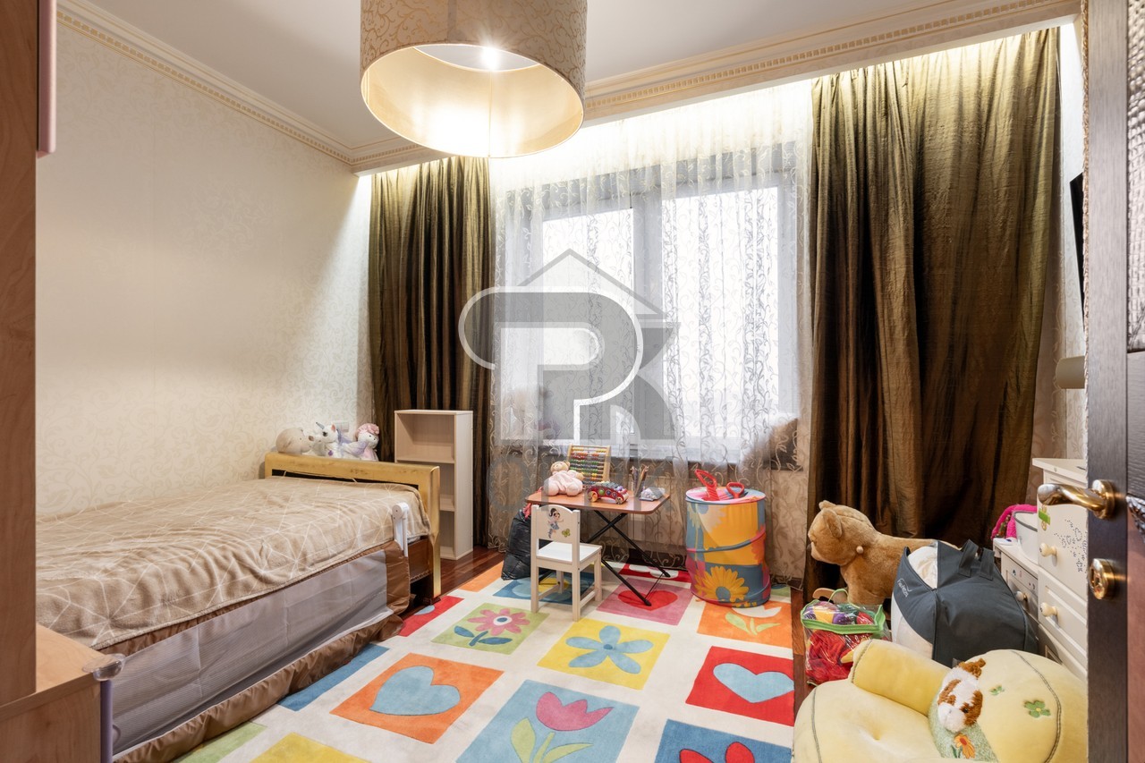 Купить 4-комнатную квартиру, №377966