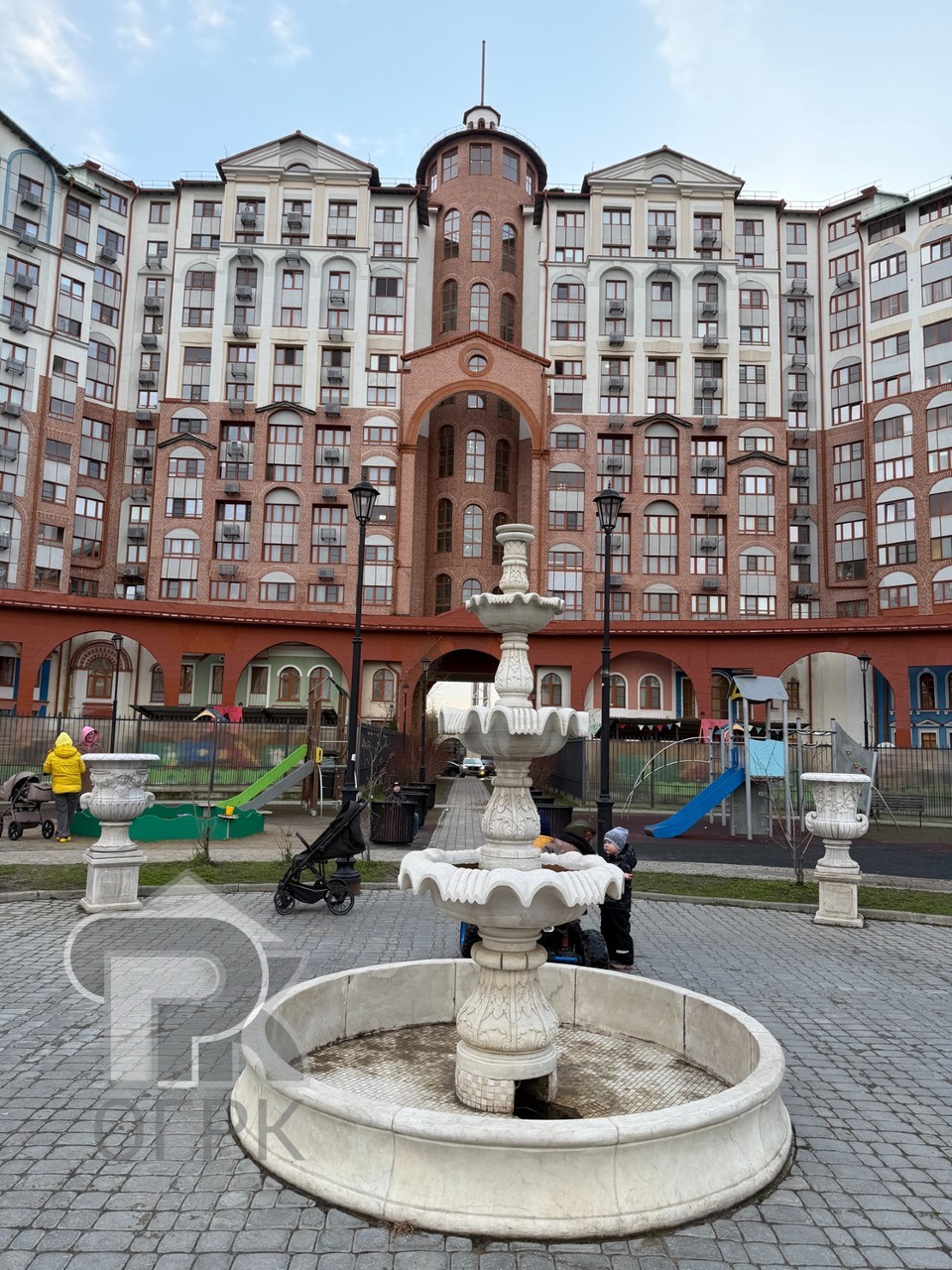 Купить 4-комнатную квартиру, №389609