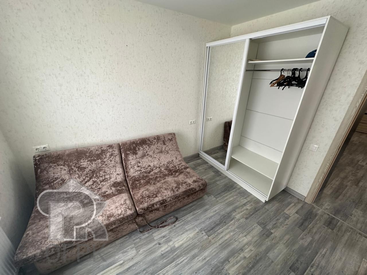 Купить 4-комнатную квартиру, №383609