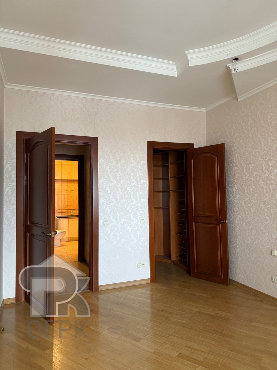 Купить 4-комнатную квартиру, №388275