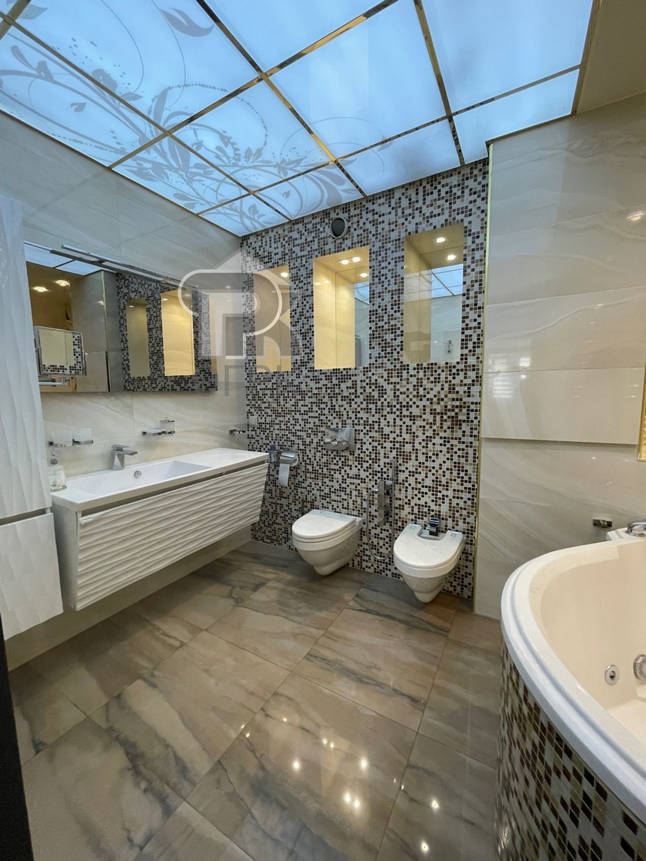 Купить 4-комнатную квартиру, №388096