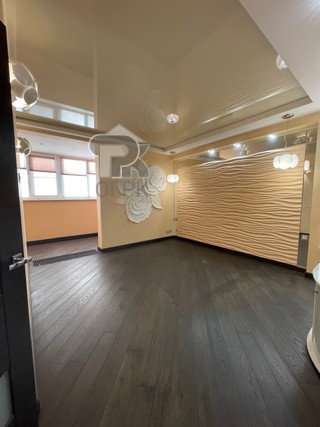 Купить 4-комнатную квартиру, №388096