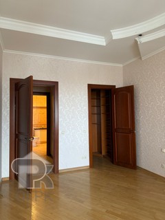 Купить 4-комнатную квартиру, №388275